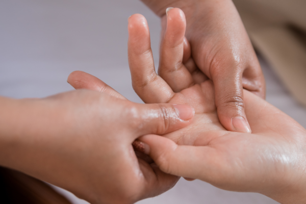 DIY Hand Massage Techniques: Alleviating CTS Discomfort at Home